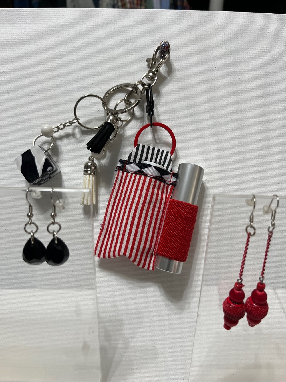 Gift Set Art Decor Double Lipstick Balm Holder Detachable Key Chain 2 pr Earring